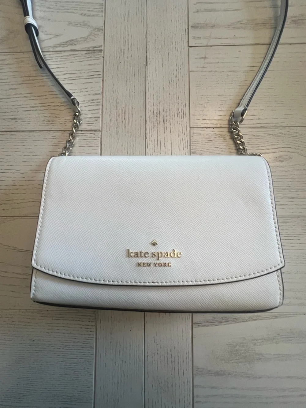 Kate Spade White Crossbody Bag with Gold Accents - Picture 2 of 6